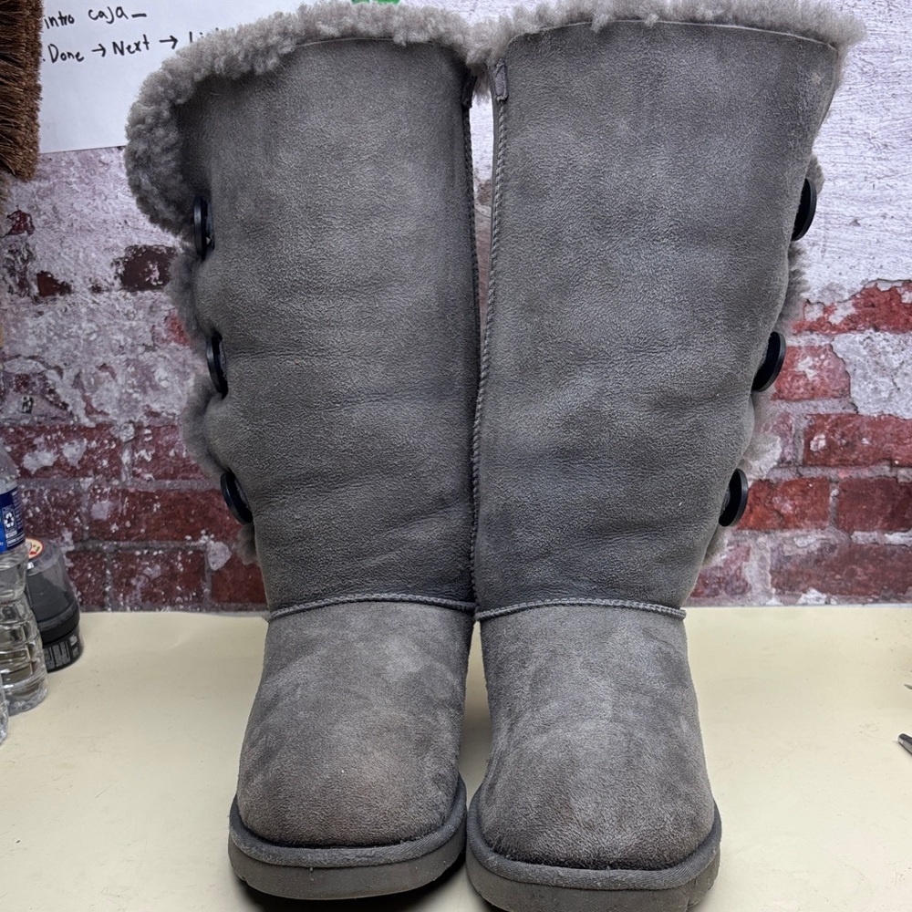 Ugg Gray Shearling Button Boots Box Box 29 - image 1